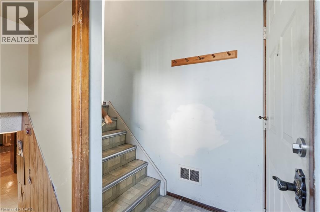 15 Duncairn Court, Hamilton, ON - Indoor Photo Showing Other Room