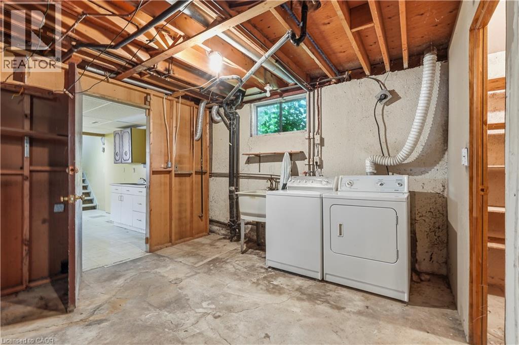 15 Duncairn Court, Hamilton, ON - Indoor Photo Showing Laundry Room