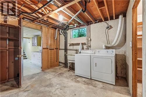 15 Duncairn Court, Hamilton, ON - Indoor Photo Showing Laundry Room