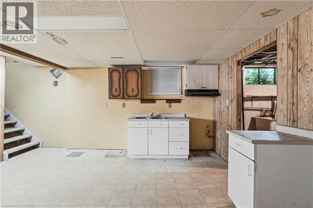 15 Duncairn Court, Hamilton, ON - Indoor