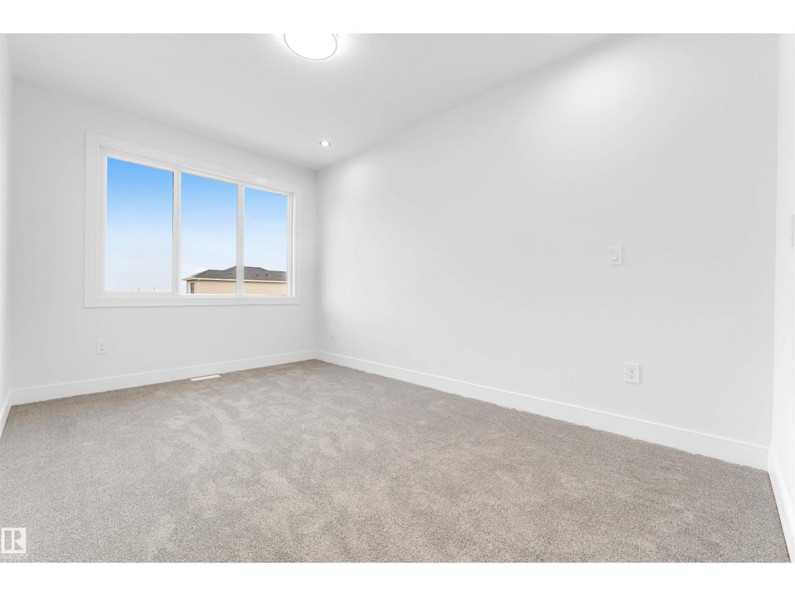 13136 187 Av Nw, Edmonton, AB - Indoor Photo Showing Other Room