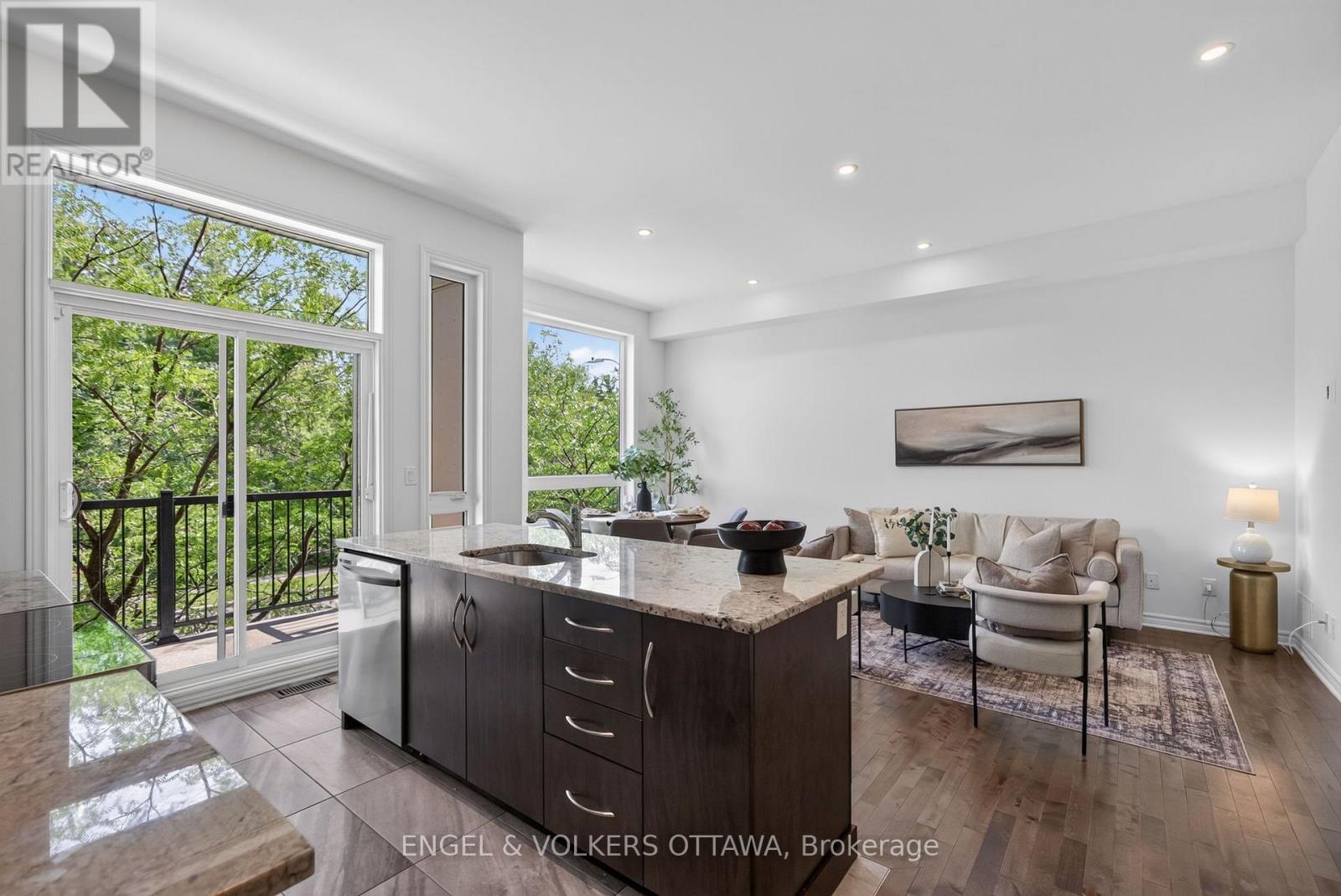 3652 Downpatrick Road, Ottawa, ON - Indoor
