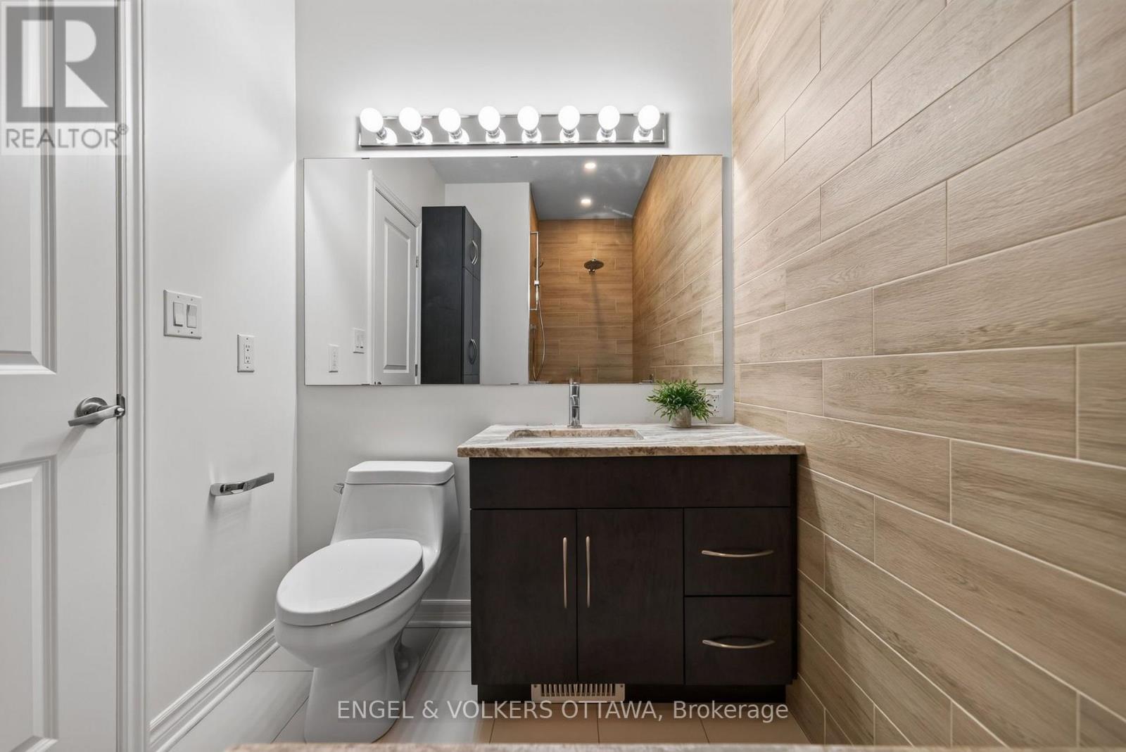 3652 Downpatrick Road, Ottawa, ON - Indoor Photo Showing Bathroom