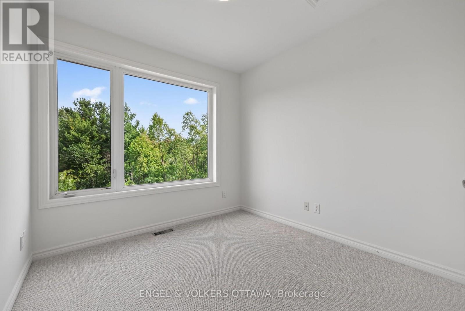 3652 Downpatrick Road, Ottawa, ON - Indoor Photo Showing Other Room