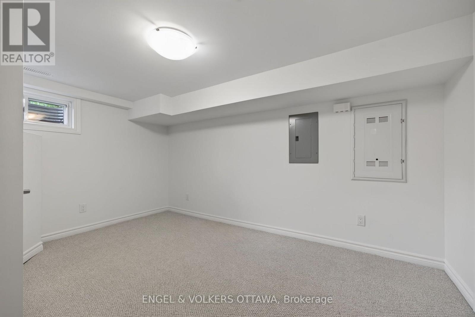 3652 Downpatrick Road, Ottawa, ON - Indoor Photo Showing Other Room