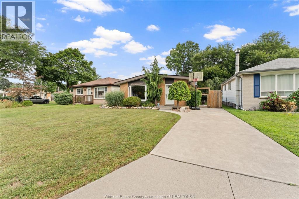 1714 Sun Valley Drive, Windsor, ON - Outdoor