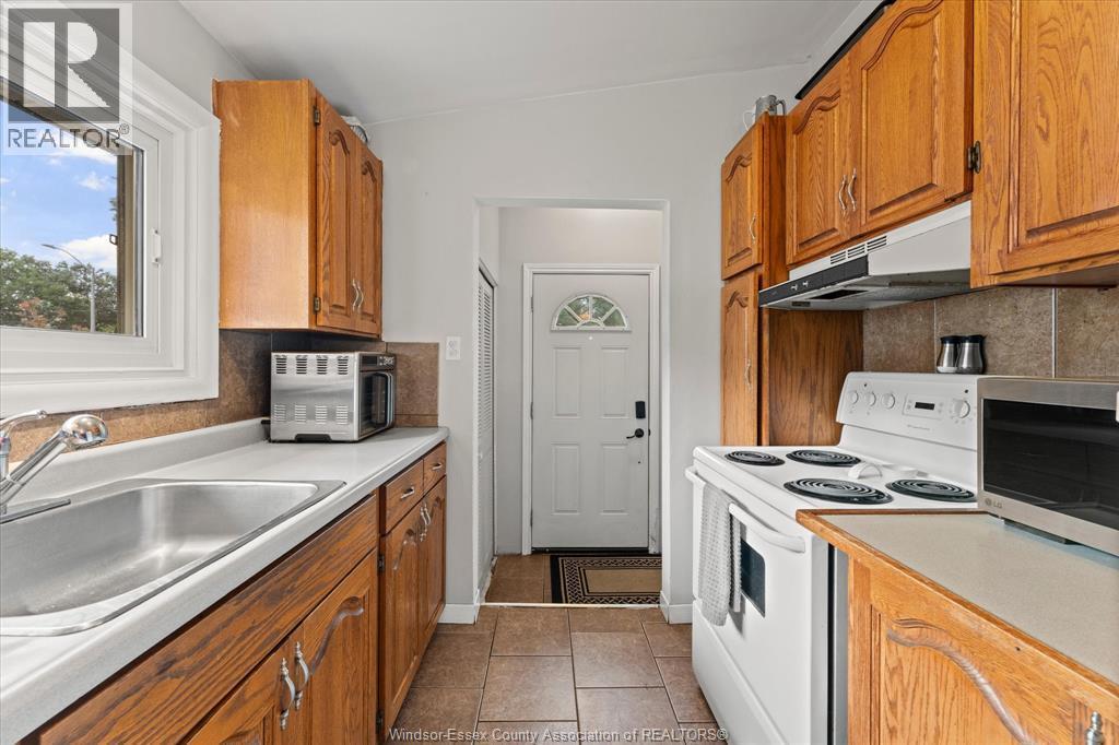 1714 Sun Valley Drive, Windsor, ON - Indoor Photo Showing Kitchen