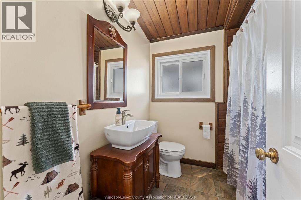 1714 Sun Valley Drive, Windsor, ON - Indoor Photo Showing Bathroom