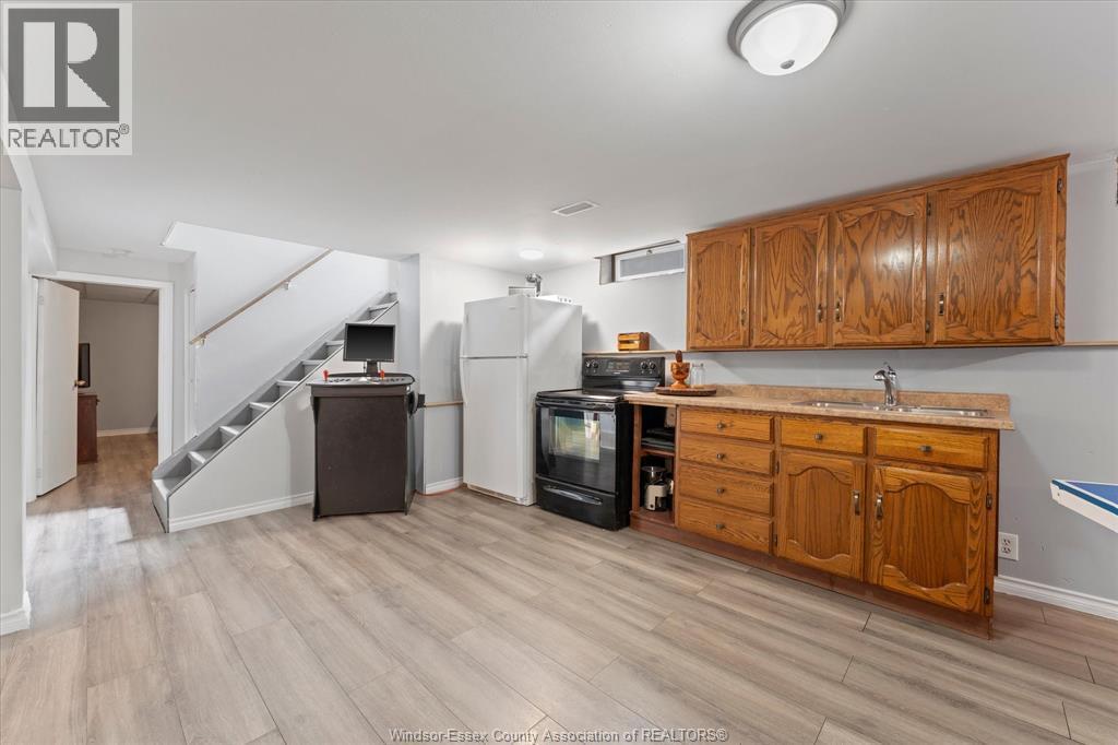 1714 Sun Valley Drive, Windsor, ON - Indoor Photo Showing Kitchen