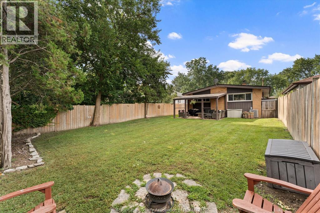 1714 Sun Valley Drive, Windsor, ON - Outdoor With Backyard