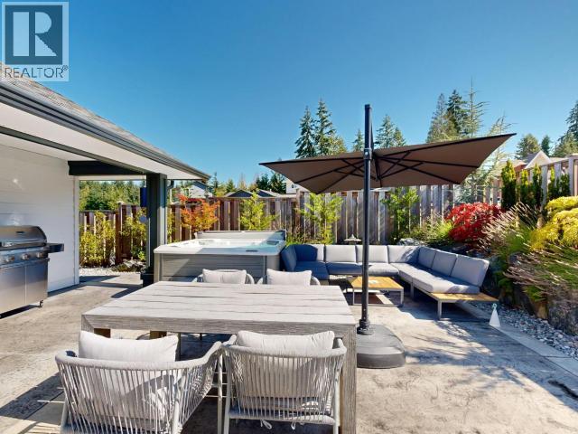 7117 Edgehill Crescent, Powell River, BC - Outdoor With Deck Patio Veranda With Exterior