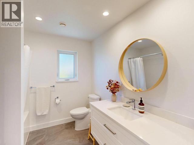7117 Edgehill Crescent, Powell River, BC - Indoor Photo Showing Bathroom