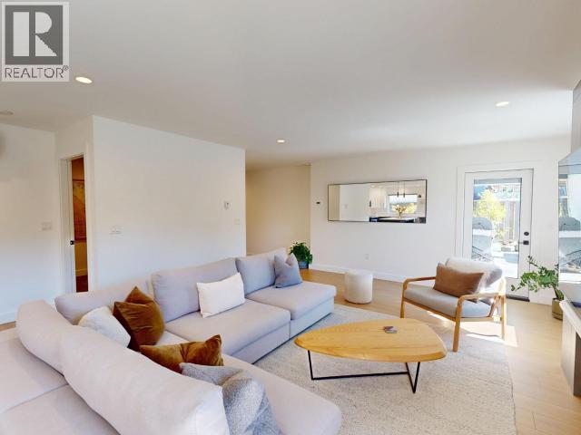 7117 Edgehill Crescent, Powell River, BC - Indoor Photo Showing Living Room