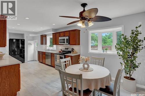 209 Douglas Avenue E, Regina, SK - Indoor Photo Showing Dining Room