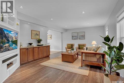 209 Douglas Avenue E, Regina, SK - Indoor Photo Showing Living Room