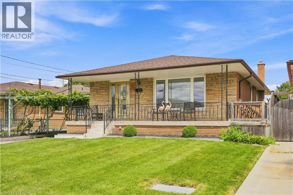 7 Duchess Court, Hamilton, ON - Outdoor With Deck Patio Veranda