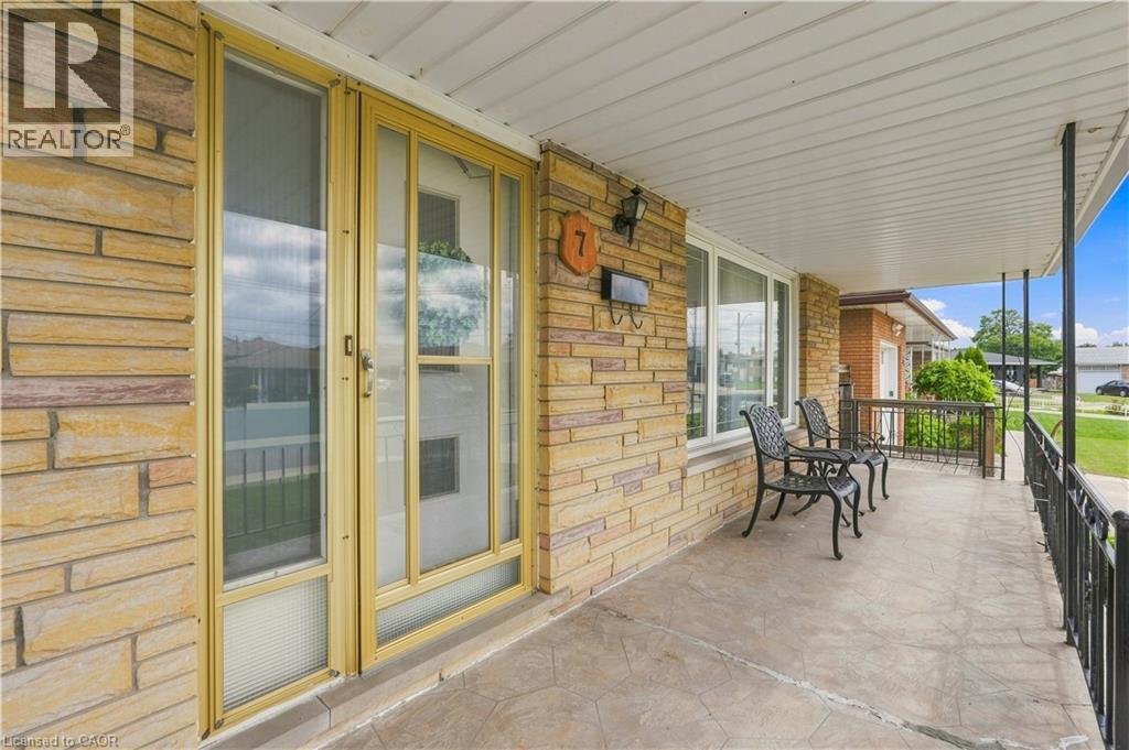 7 Duchess Court, Hamilton, ON - Outdoor With Deck Patio Veranda With Exterior