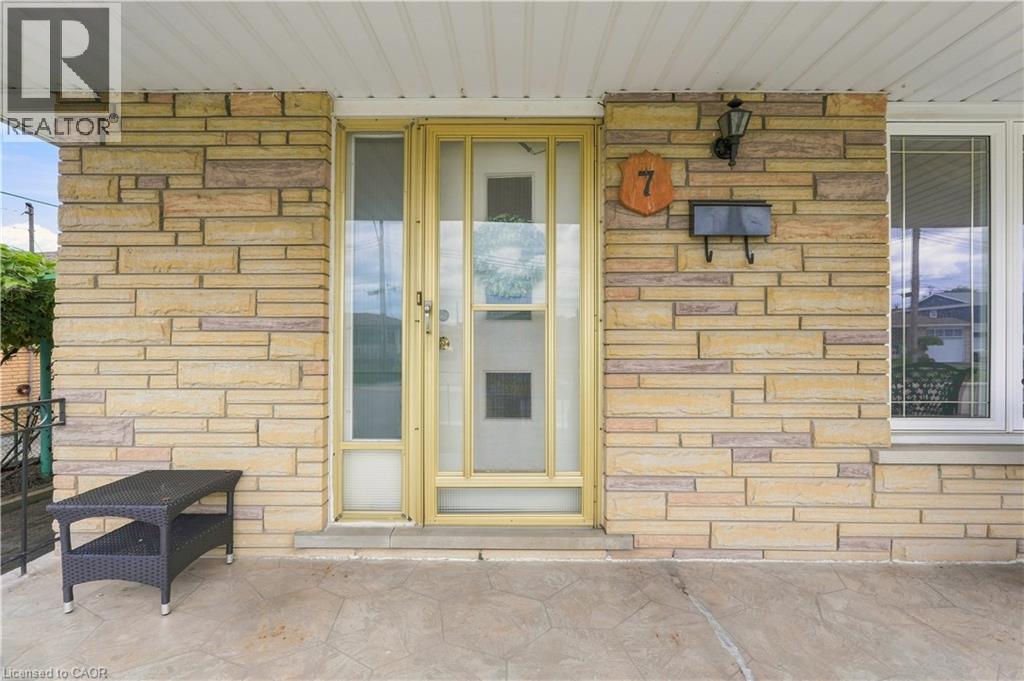 7 Duchess Court, Hamilton, ON - Outdoor With Exterior