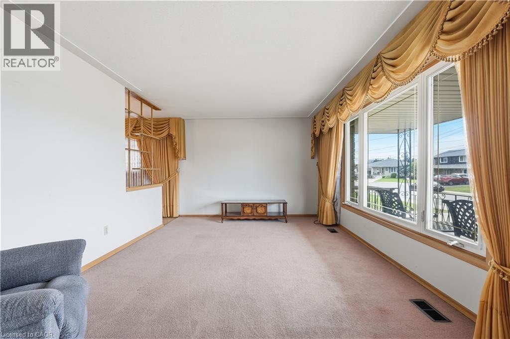 7 Duchess Court, Hamilton, ON - Indoor Photo Showing Other Room