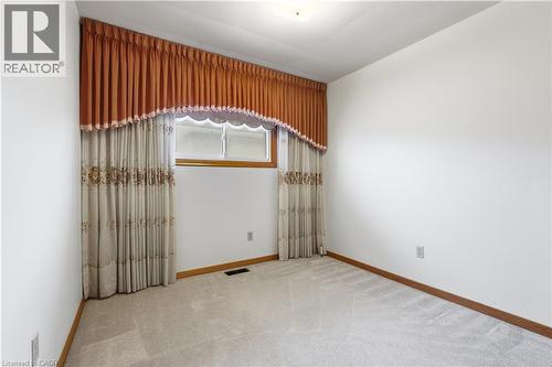 7 Duchess Court, Hamilton, ON - Indoor Photo Showing Other Room