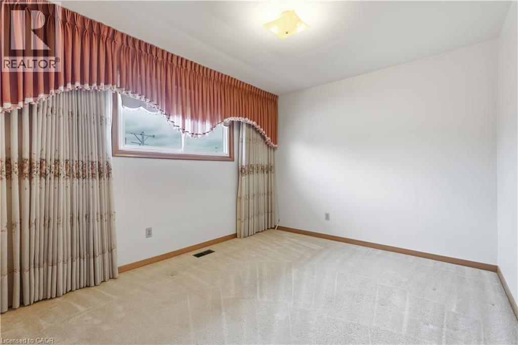 7 Duchess Court, Hamilton, ON - Indoor Photo Showing Other Room