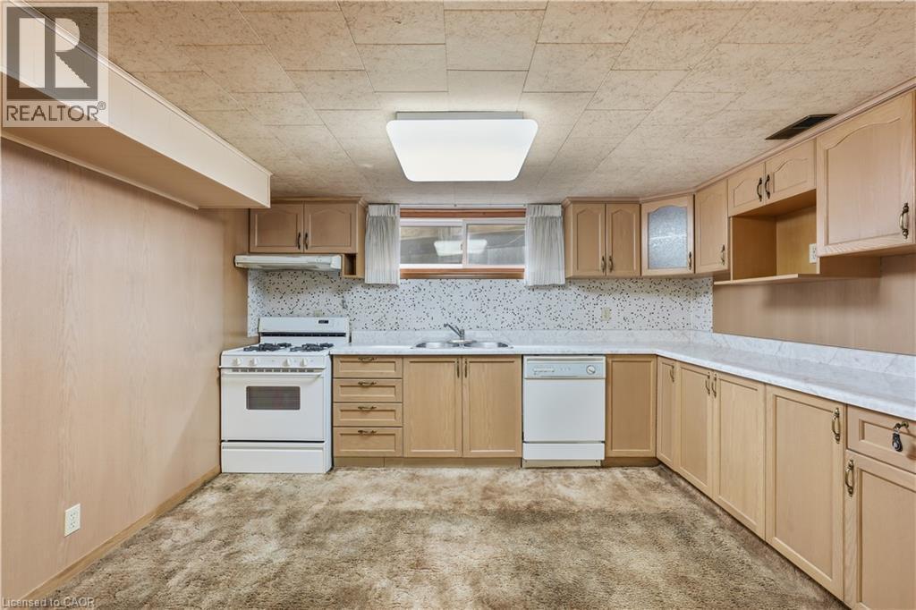7 Duchess Court, Hamilton, ON - Indoor Photo Showing Kitchen