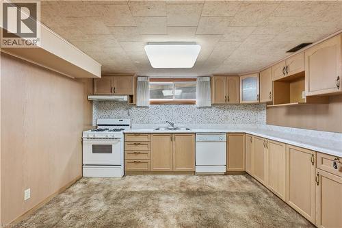 7 Duchess Court, Hamilton, ON - Indoor Photo Showing Kitchen
