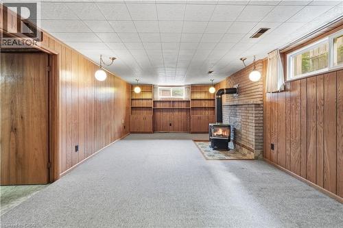7 Duchess Court, Hamilton, ON - Indoor With Fireplace