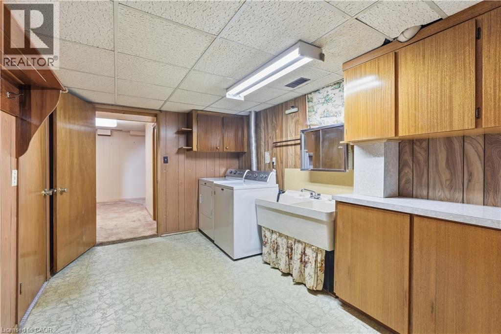 7 Duchess Court, Hamilton, ON - Indoor Photo Showing Laundry Room