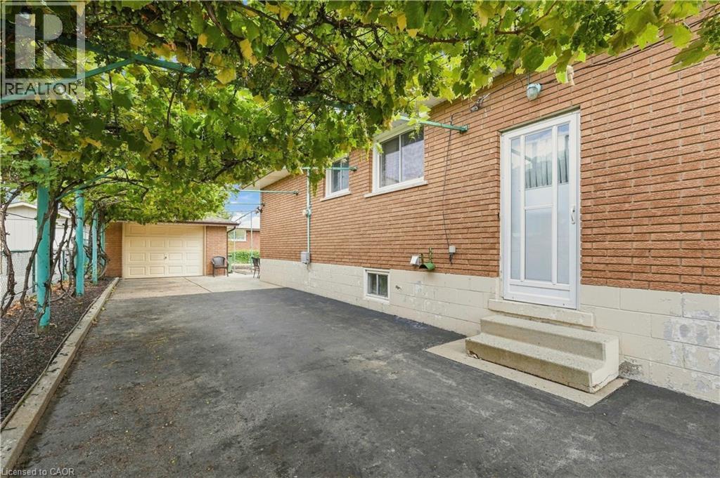 7 Duchess Court, Hamilton, ON - Outdoor With Exterior