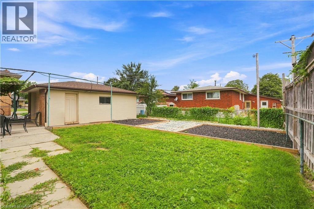 7 Duchess Court, Hamilton, ON - Outdoor