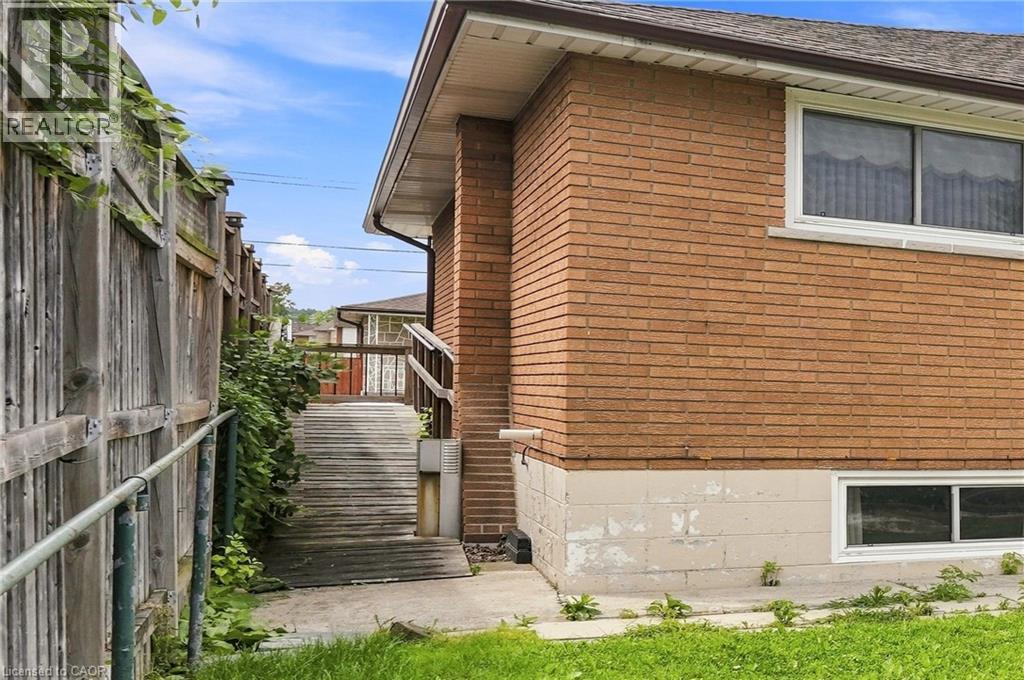 7 Duchess Court, Hamilton, ON - Outdoor With Exterior