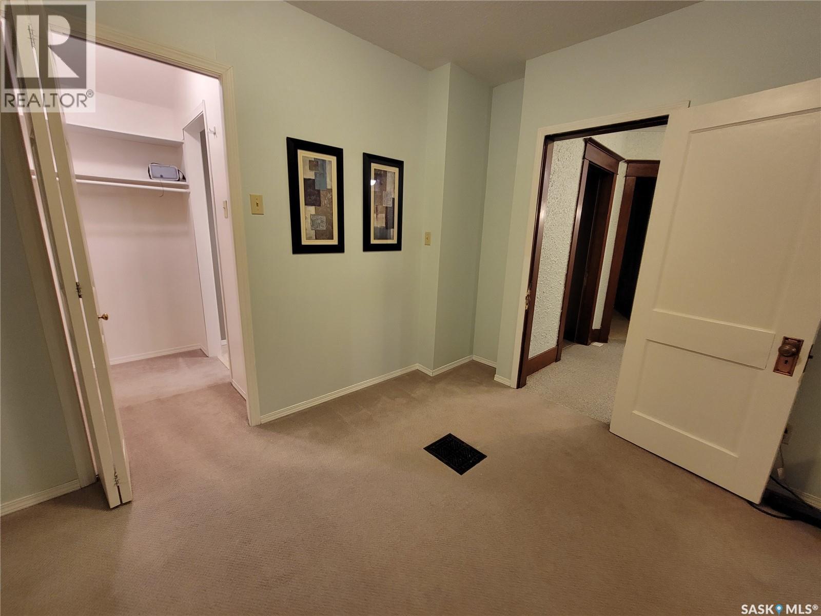 560 4Th Avenue E, Unity, SK - Indoor