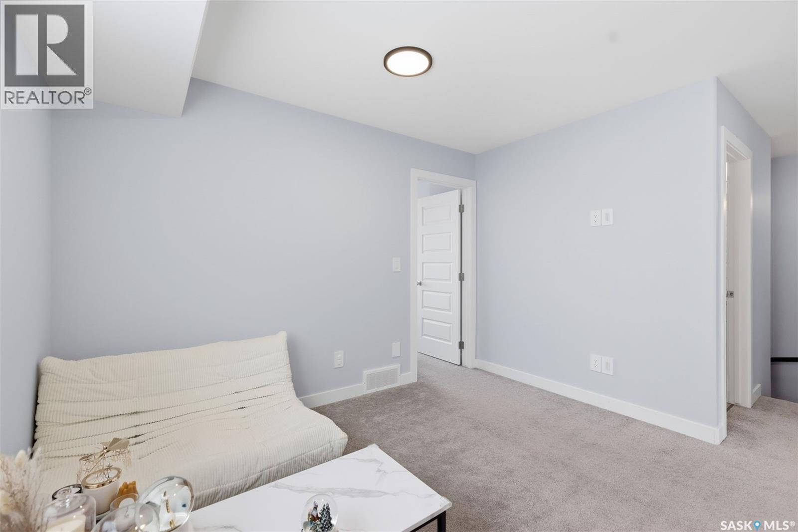 122 Taskamanwa Street, Saskatoon, SK - Indoor Photo Showing Bedroom