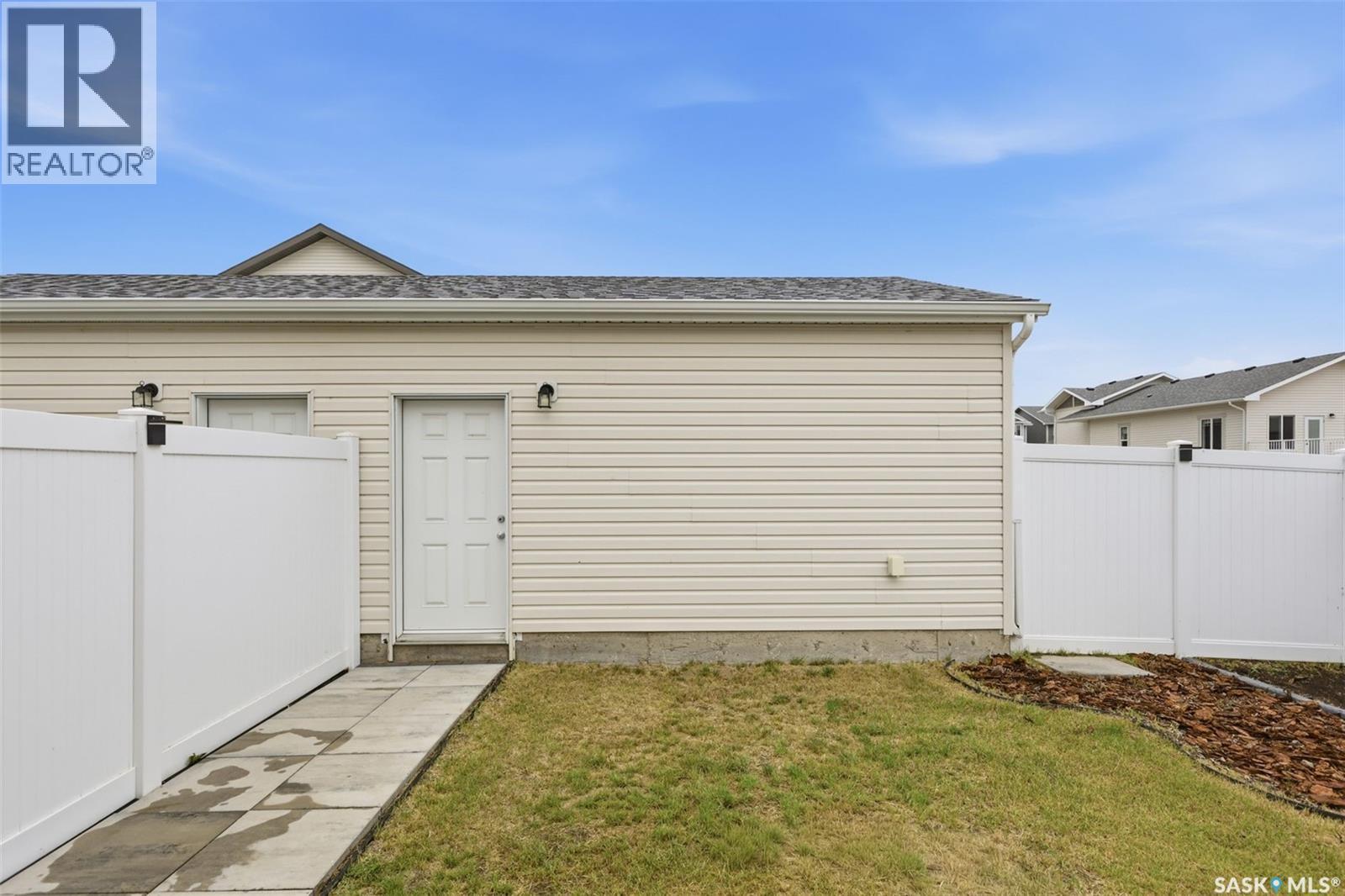 122 Taskamanwa Street, Saskatoon, SK - Outdoor