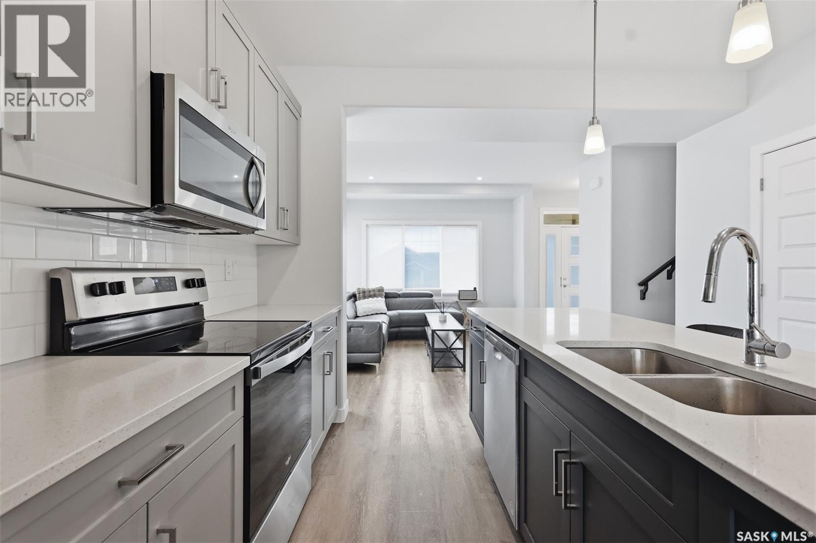 122 Taskamanwa Street, Saskatoon, SK - Indoor Photo Showing Kitchen With Double Sink With Upgraded Kitchen