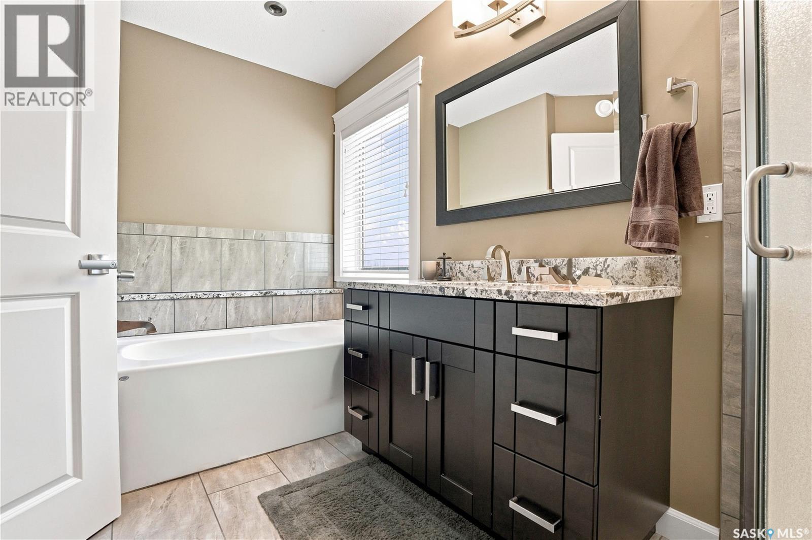 321 110Th Street W, Saskatoon, SK - Indoor Photo Showing Bathroom
