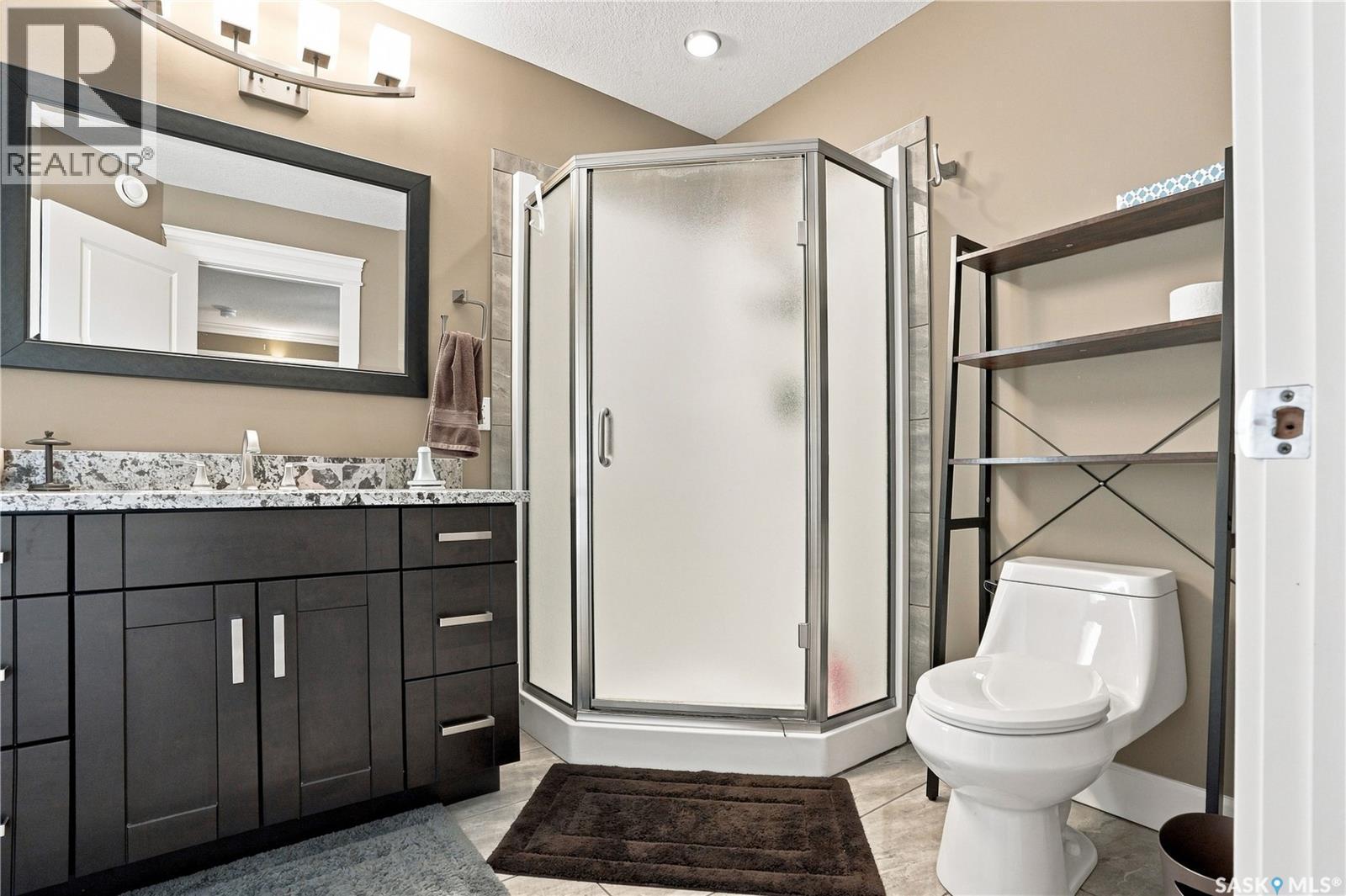 321 110Th Street W, Saskatoon, SK - Indoor Photo Showing Bathroom
