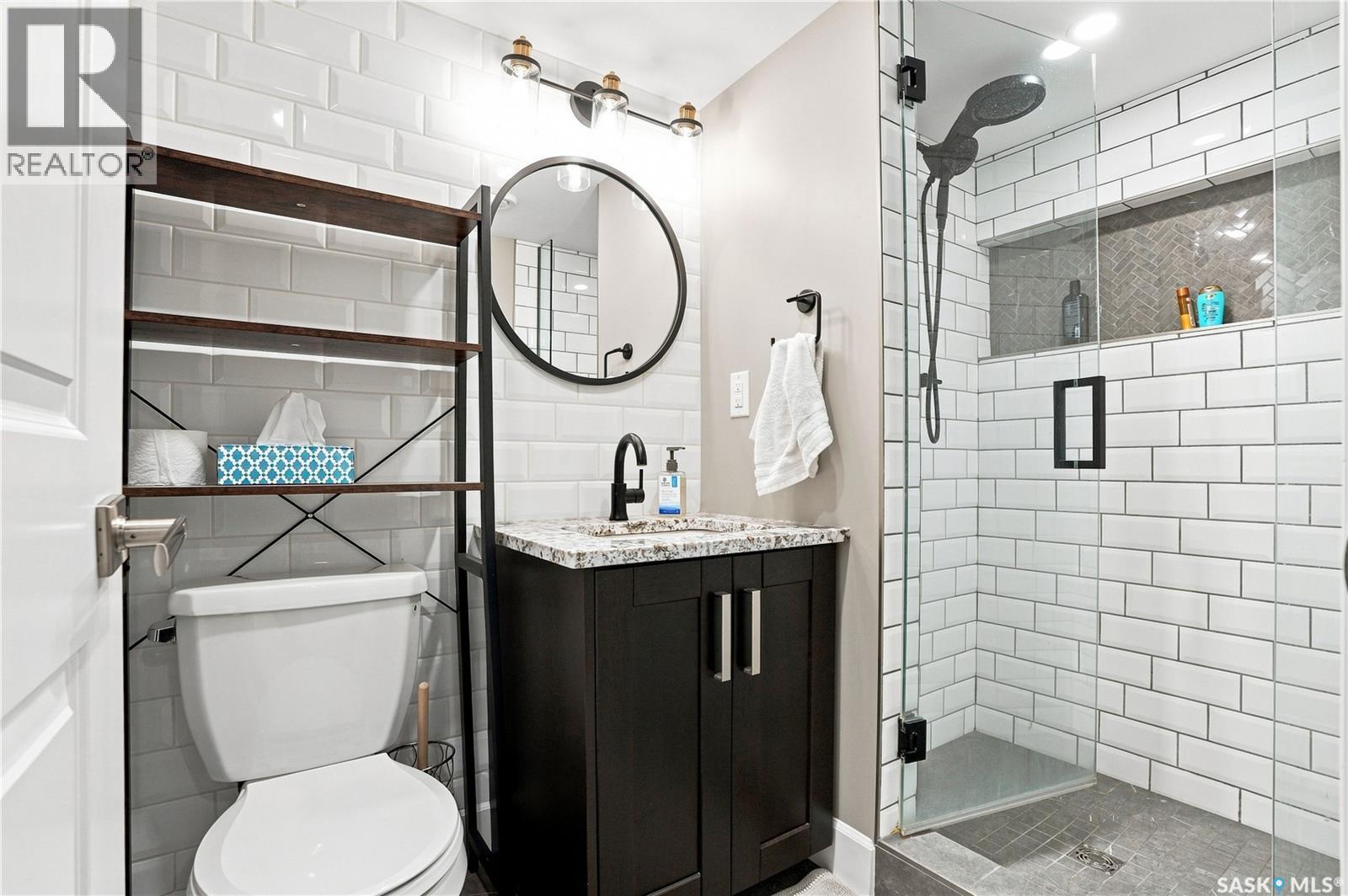 321 110Th Street W, Saskatoon, SK - Indoor Photo Showing Bathroom