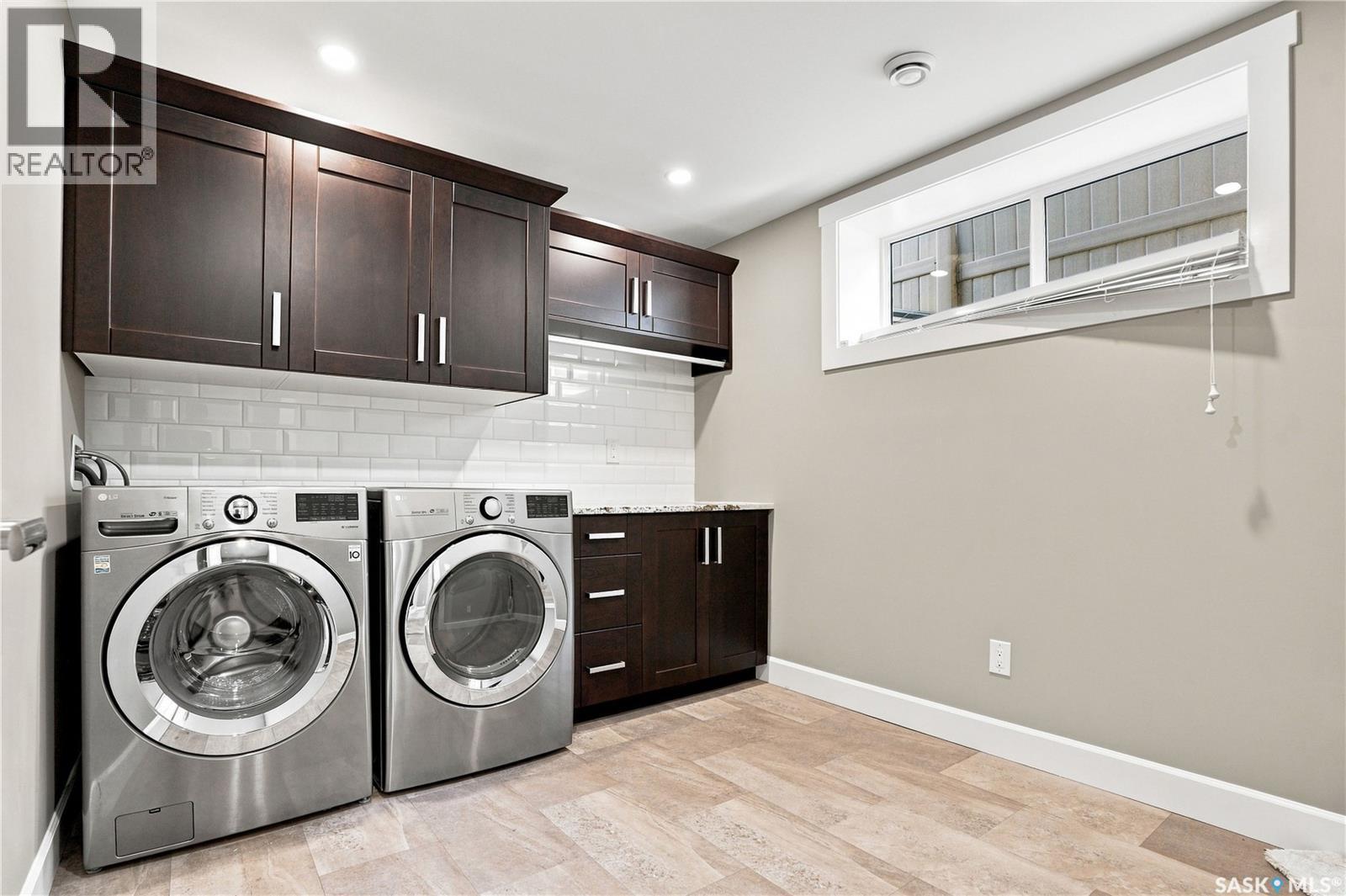 321 110Th Street W, Saskatoon, SK - Indoor Photo Showing Laundry Room