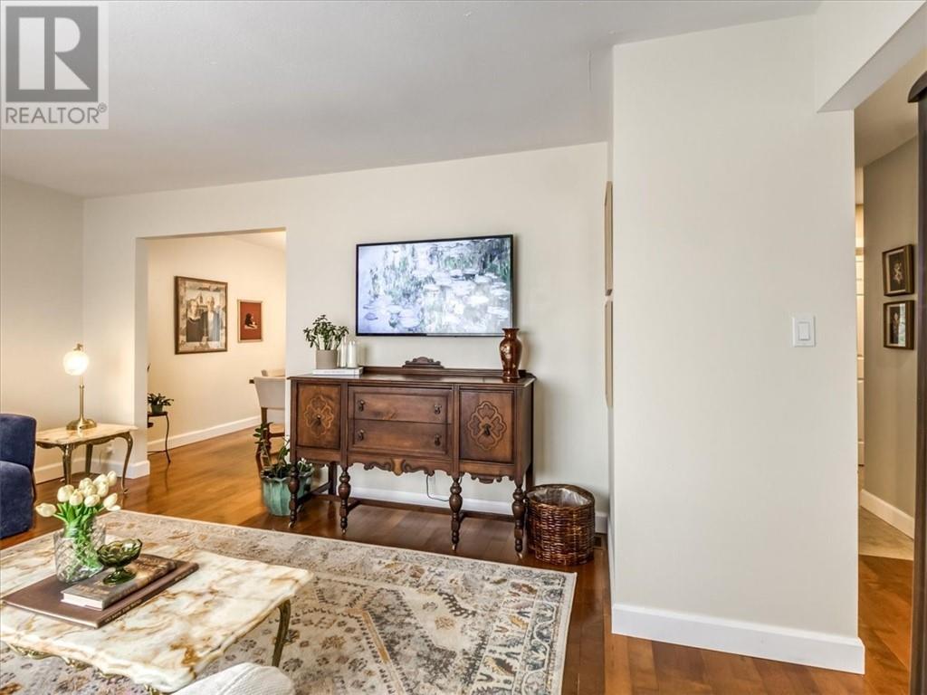 444 St. Raphael, Sudbury, ON - Indoor Photo Showing Living Room