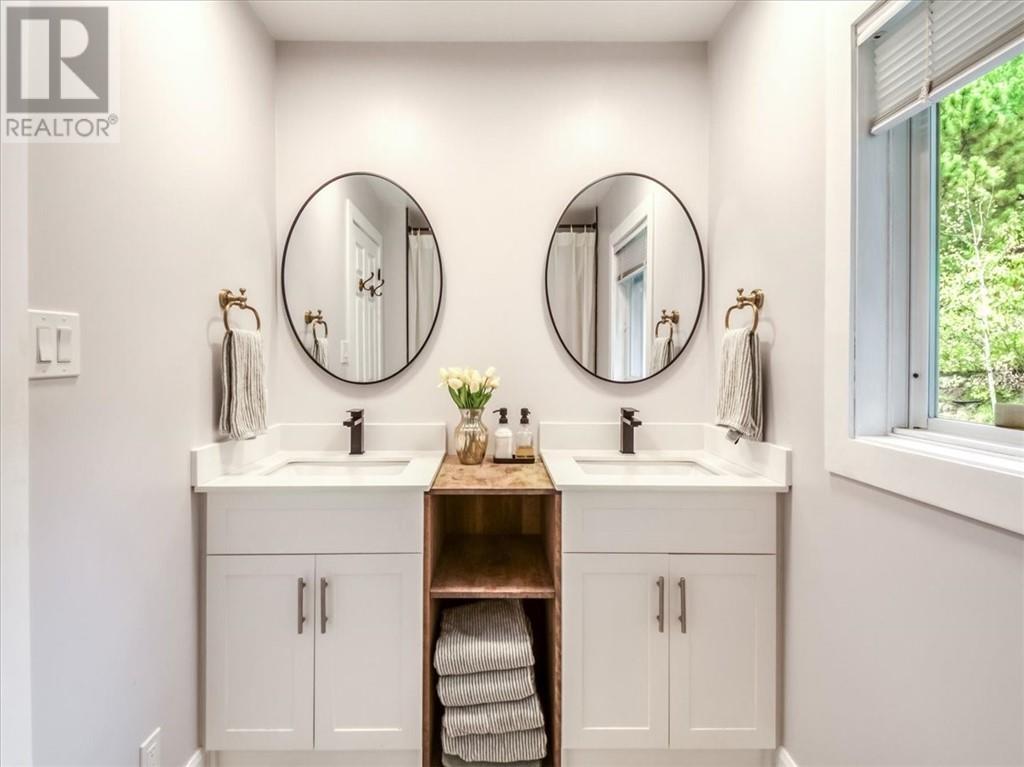 444 St. Raphael, Sudbury, ON - Indoor Photo Showing Bathroom