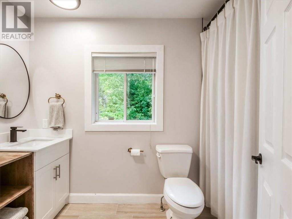 444 St. Raphael, Sudbury, ON - Indoor Photo Showing Bathroom
