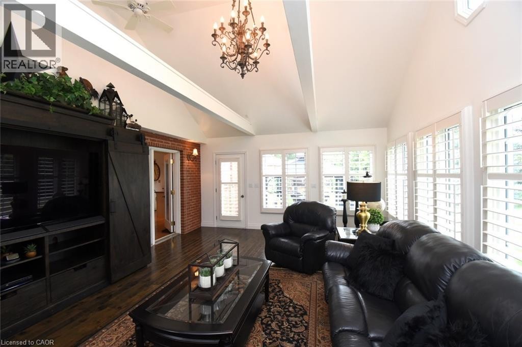 2565 Highway 56, Hamilton, ON - Indoor Photo Showing Living Room
