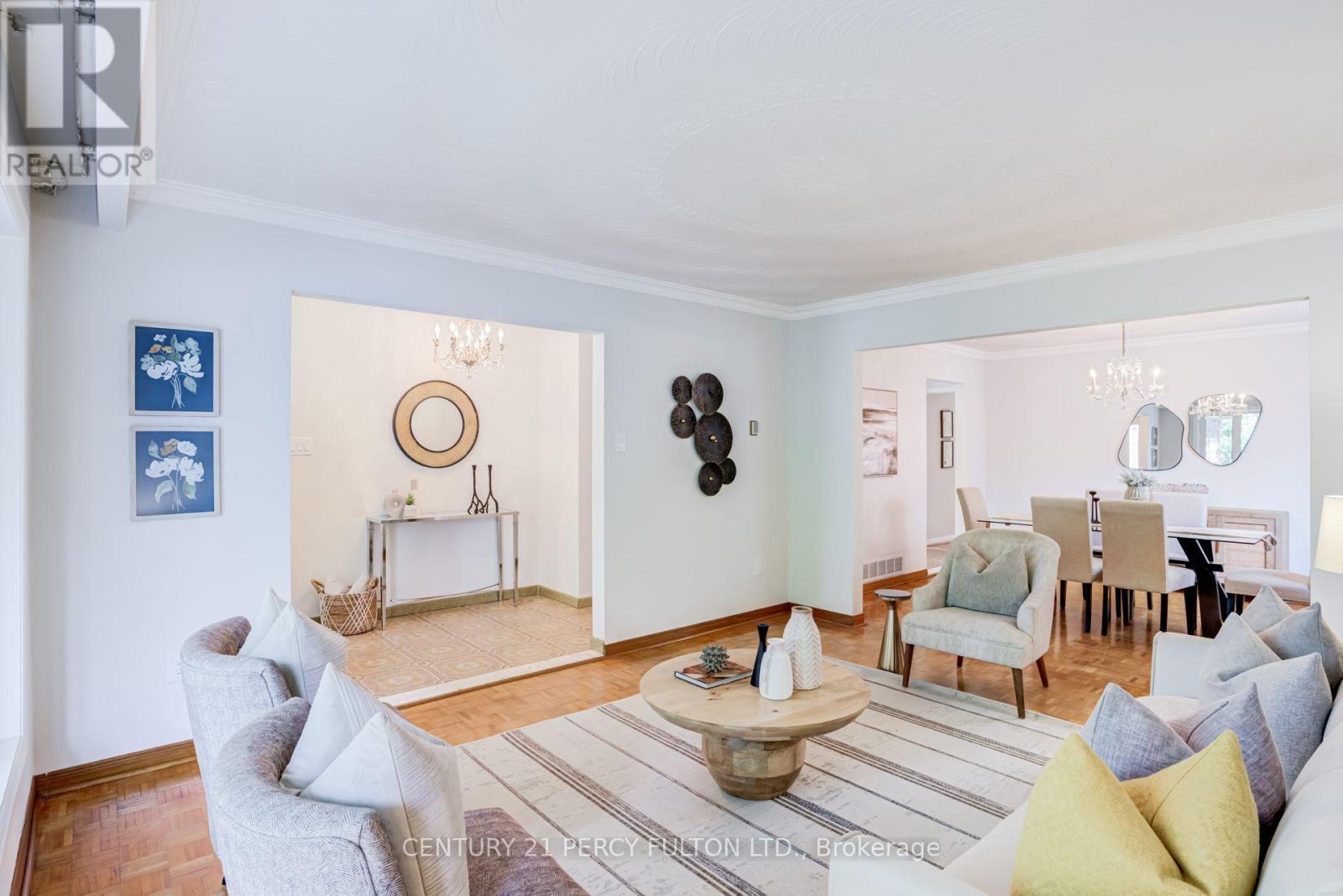 46 Cedar Drive, Toronto, ON - Indoor Photo Showing Living Room