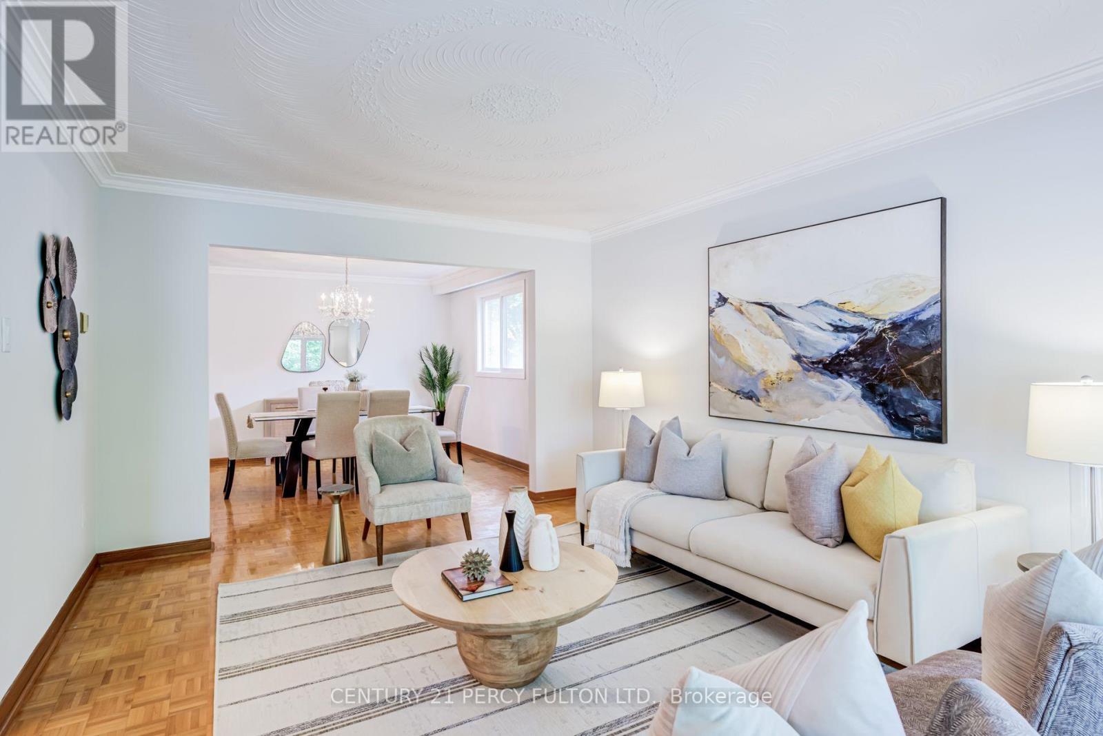 46 Cedar Drive, Toronto, ON - Indoor Photo Showing Living Room