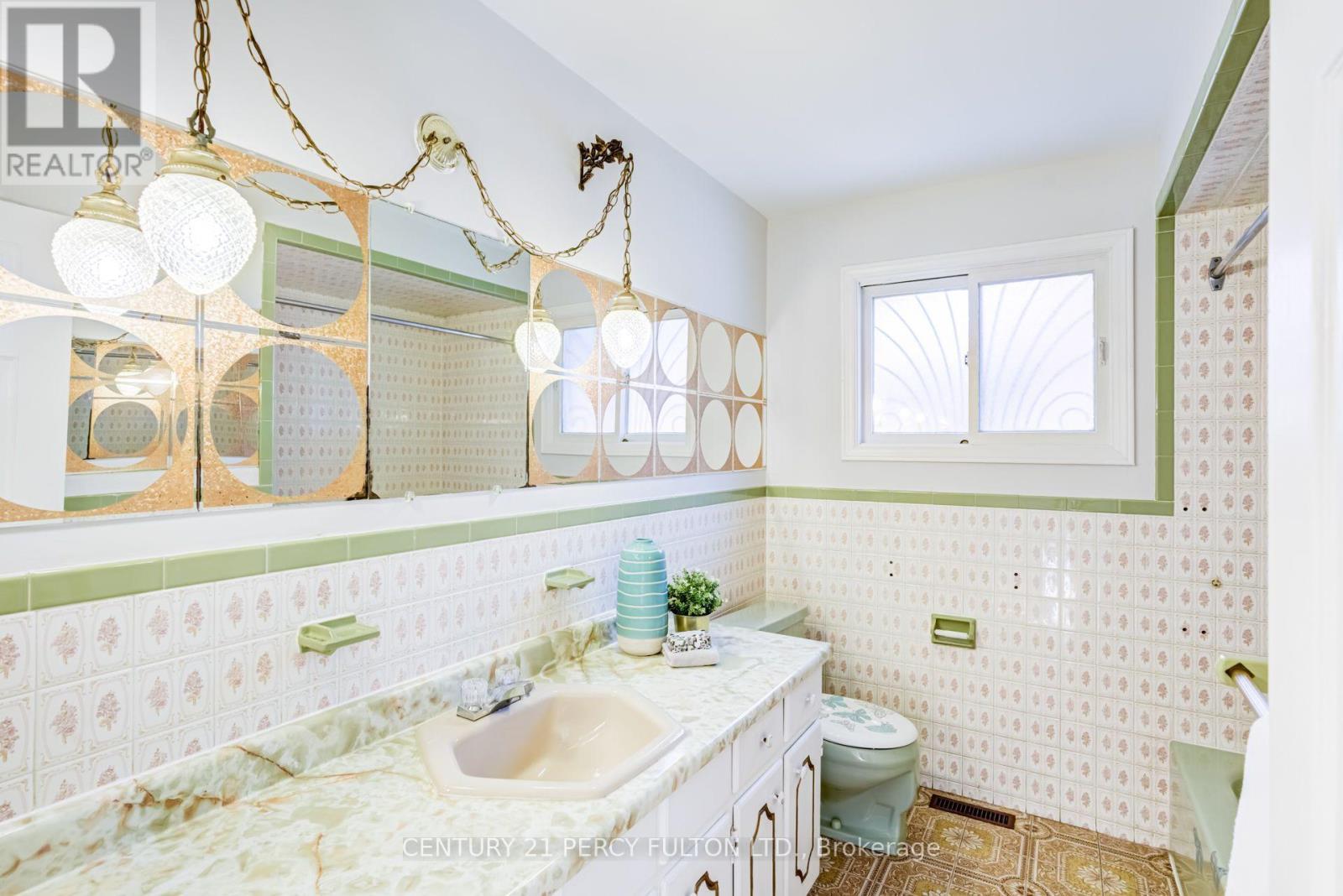 46 Cedar Drive, Toronto, ON - Indoor Photo Showing Bathroom