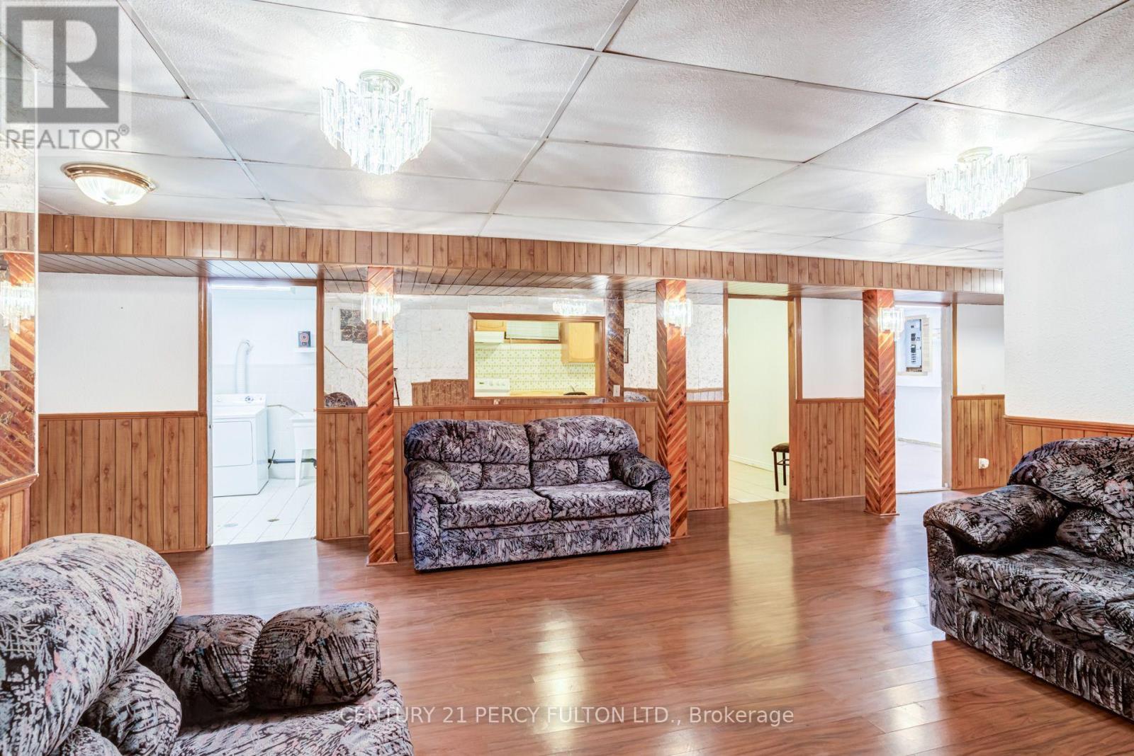 46 Cedar Drive, Toronto, ON - Indoor Photo Showing Living Room