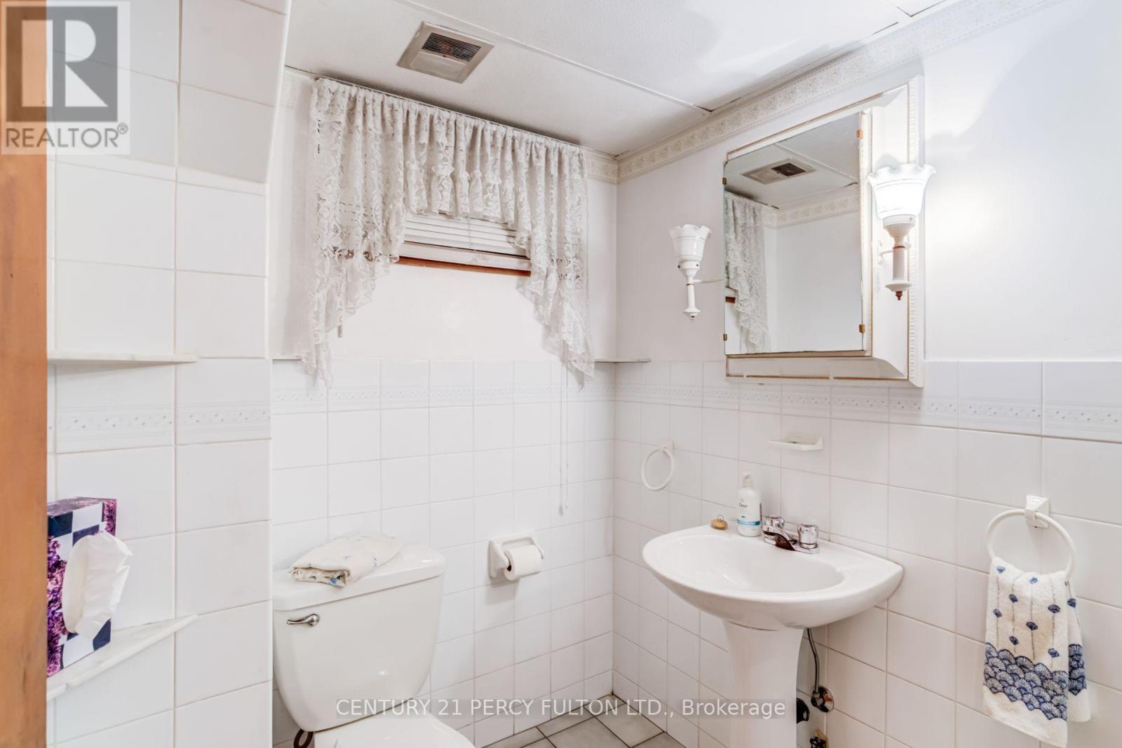 46 Cedar Drive, Toronto, ON - Indoor Photo Showing Bathroom