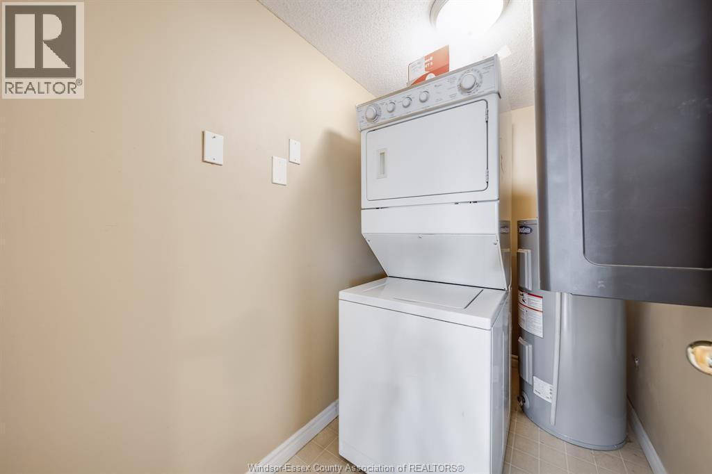 3000 Sandwich Street Unit# 309, Windsor, ON - Indoor Photo Showing Laundry Room